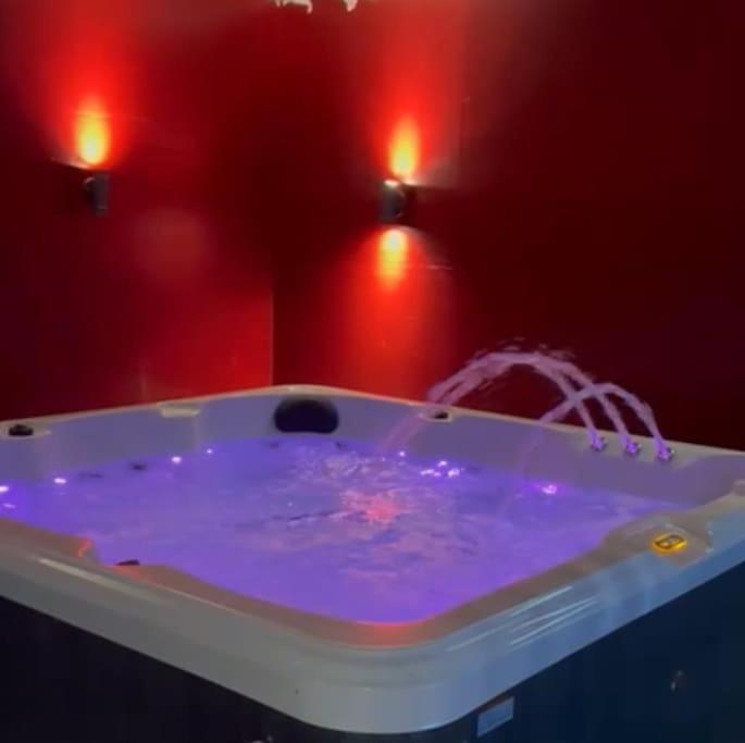 The Exclusive Jacuzzi Apartment Μπέρμιγχαμ Εξωτερικό φωτογραφία