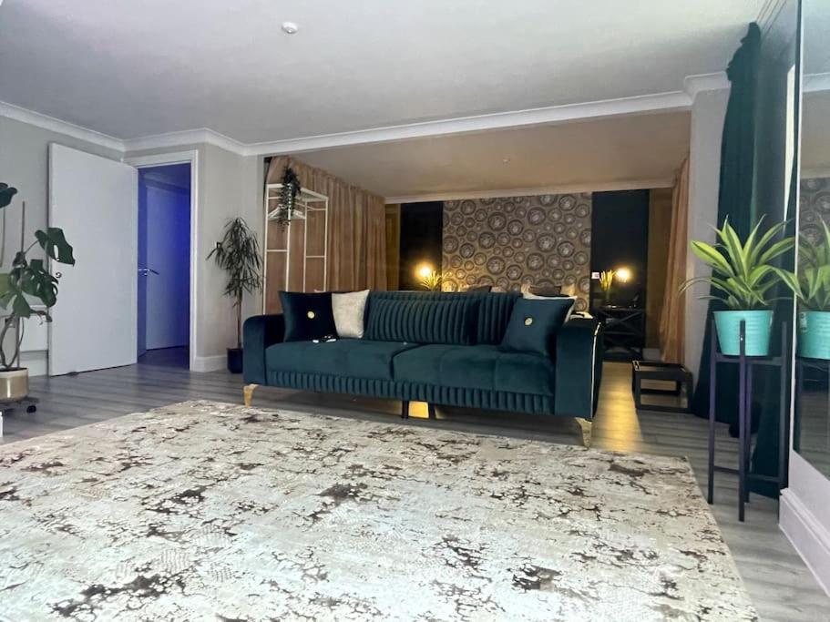The Exclusive Jacuzzi Apartment Μπέρμιγχαμ Εξωτερικό φωτογραφία