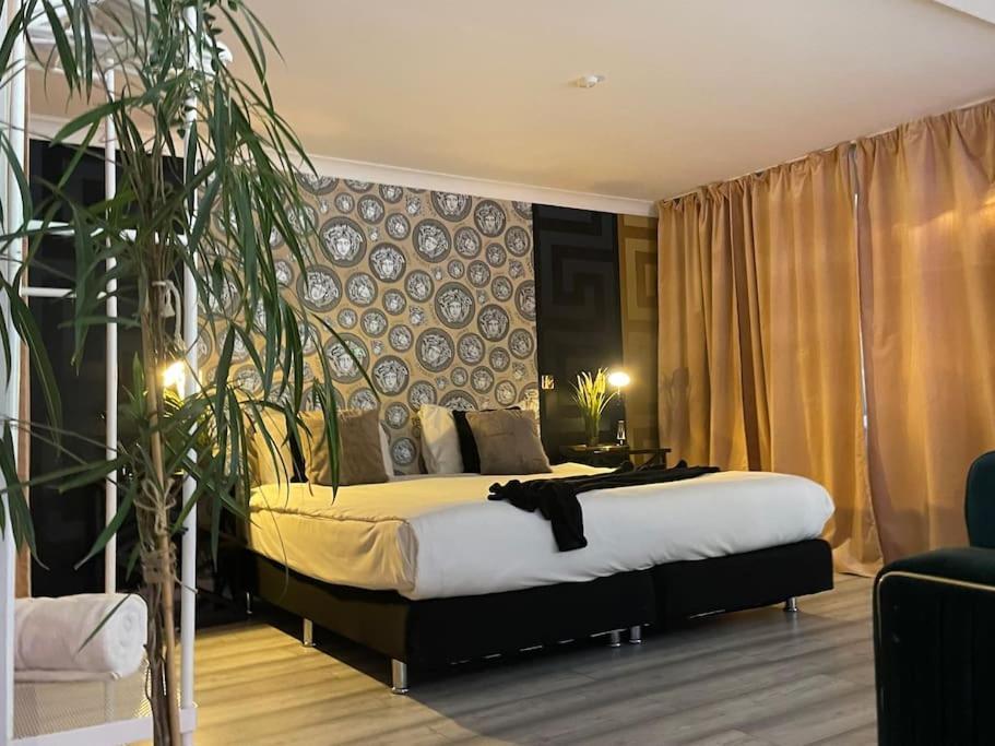 The Exclusive Jacuzzi Apartment Μπέρμιγχαμ Εξωτερικό φωτογραφία